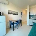 Apartamento Modern With Shared Pool *
