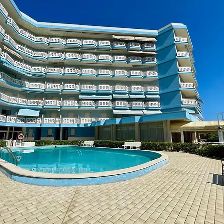 Apartmán Modern With Shared Pool *