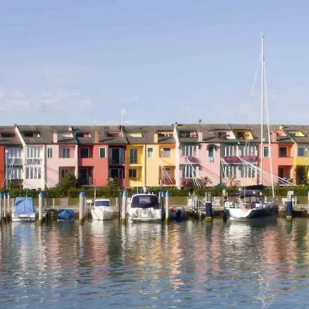 Modern With Shared Pool *