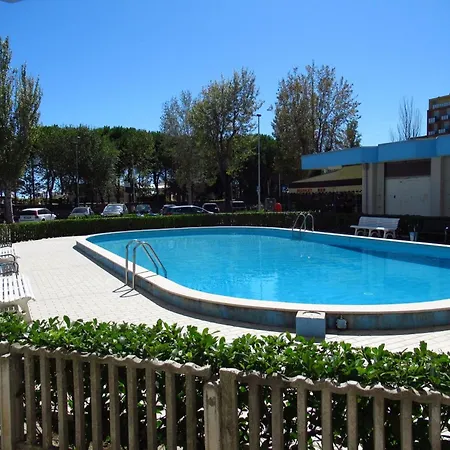 Modern With Shared Pool