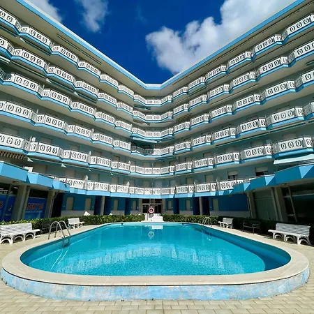 Modern With Shared Pool Apartment *