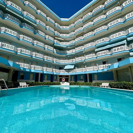 Modern With Shared Pool *