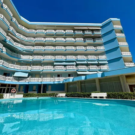 Modern With Shared Pool Apartment *