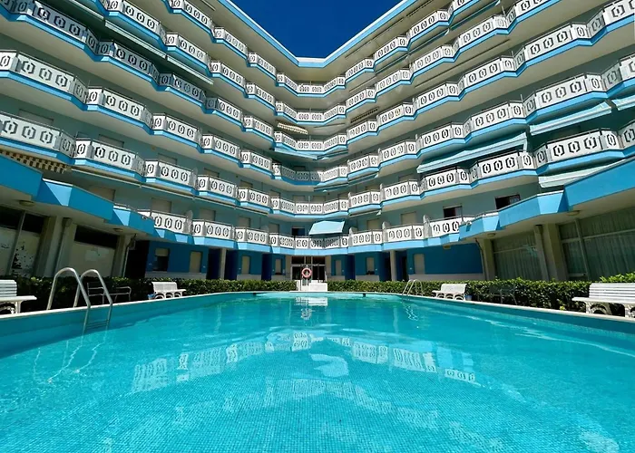 Modern With Shared Pool *